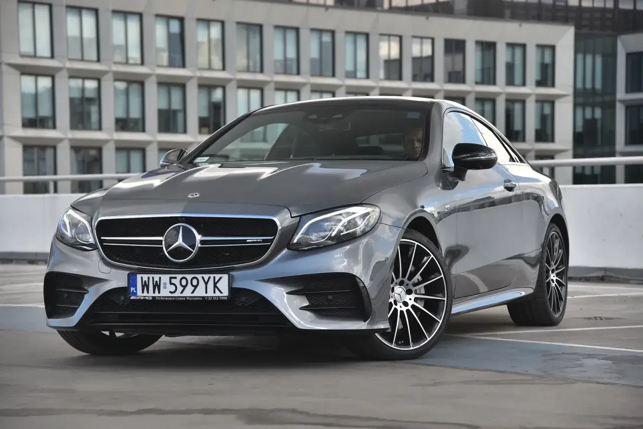 Zdjęcie Mercedes E klasy coupe - luksus, osiągi i bezpieczeństwo w jednym