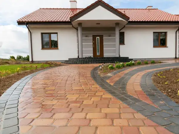 Zdjęcie Impregnacja kostki brukowej – czy warto inwestować w ochronę?