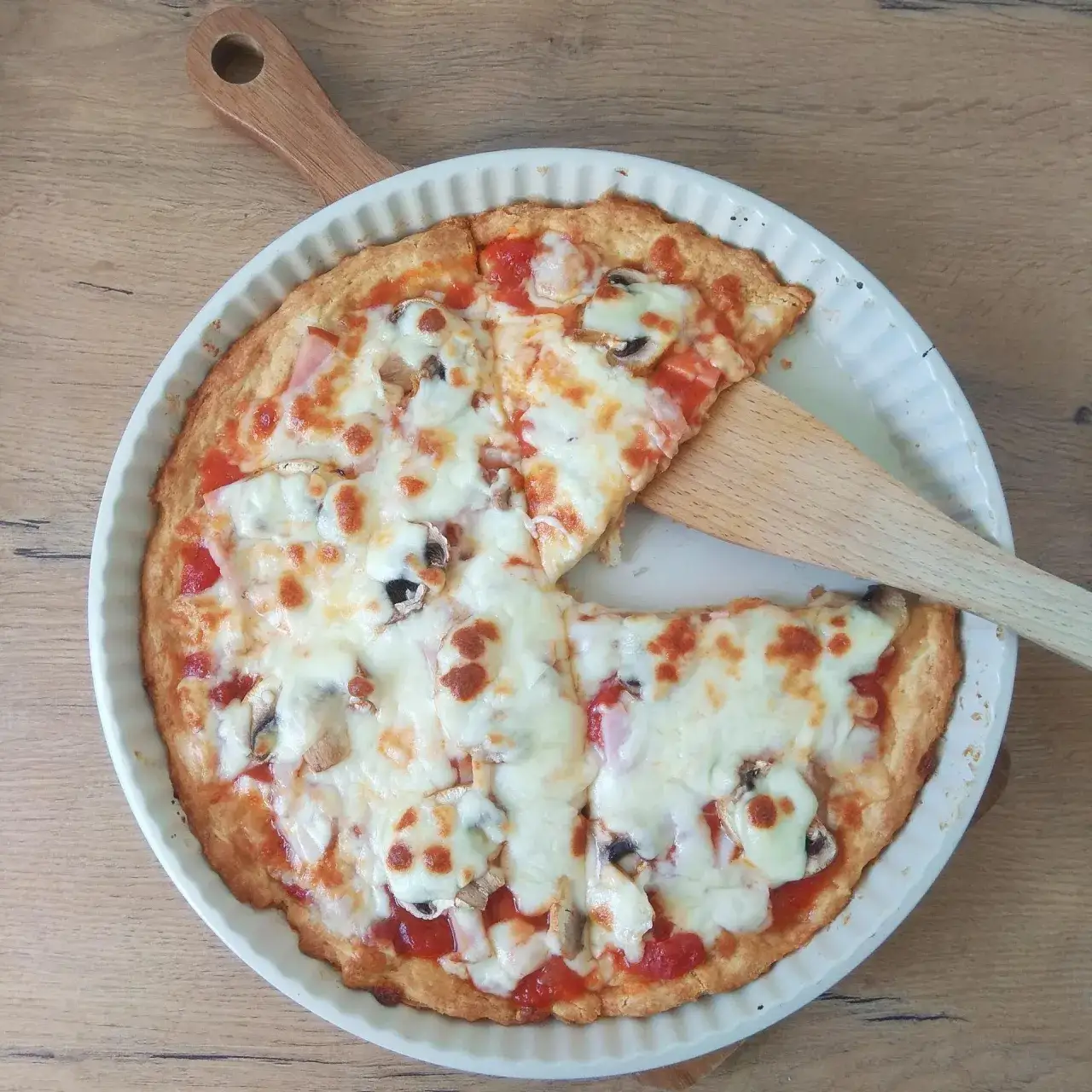 Zdjęcie Jak zrobić pizzę bez drożdży – prosta receptura na smaczną pizzę