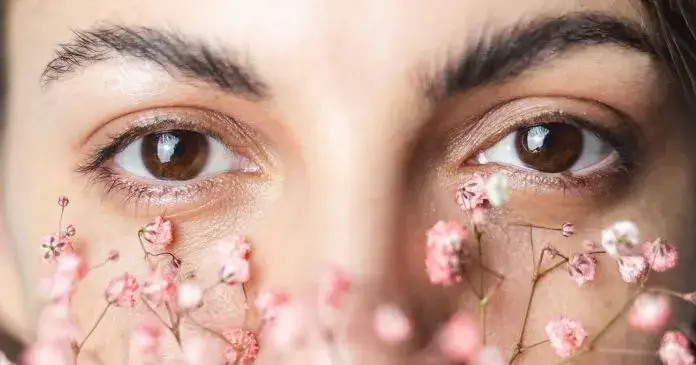 Zdjęcie Henna rzęs czy niszczy? Odkryj prawdę o bezpieczeństwie rzęs