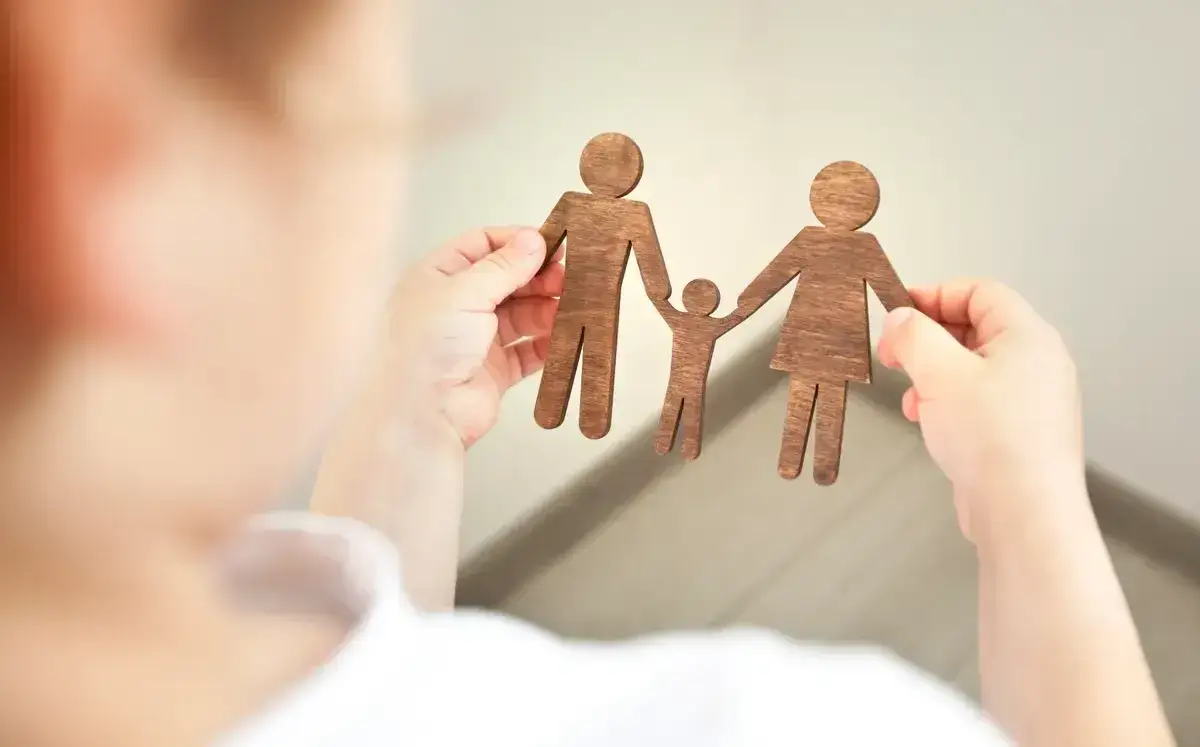 Zdjęcie Czy samotna matka może adoptować dziecko? Poznaj fakty i prawa