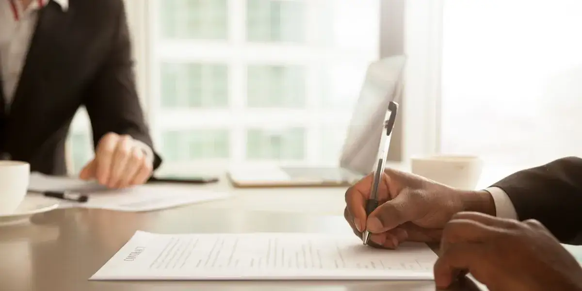 Zdjęcie Czy sprzedający może odstąpić od umowy? Poznaj kluczowe zasady i sytuacje