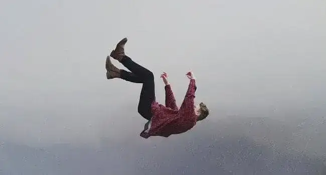 Zdjęcie Sennik: co oznacza sen o spadaniu z balkonu i jak go interpretować