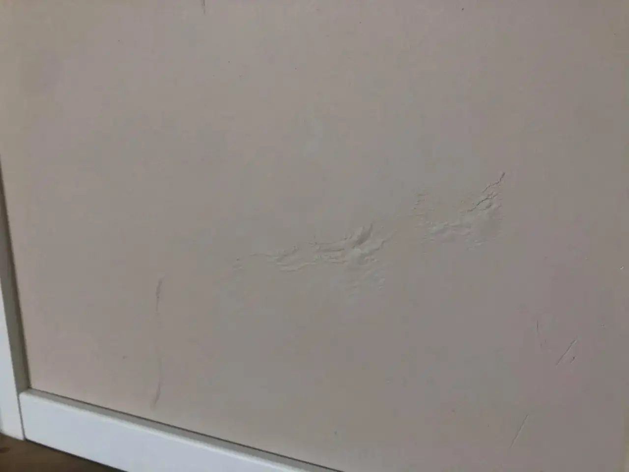 Zdjęcie Co ile lat malować ściany, aby uniknąć kosztownych napraw?