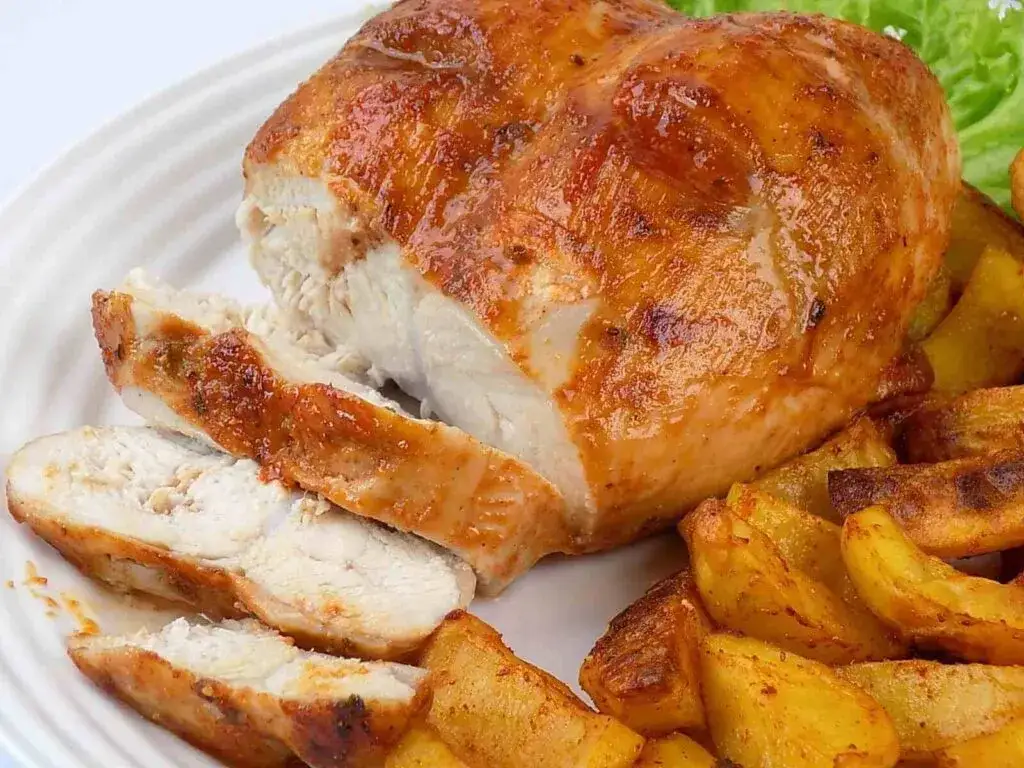 Zdjęcie Jak idealnie upiec pierś z kurczaka w piekarniku w naczyniu – uniknij przesuszenia mięsa