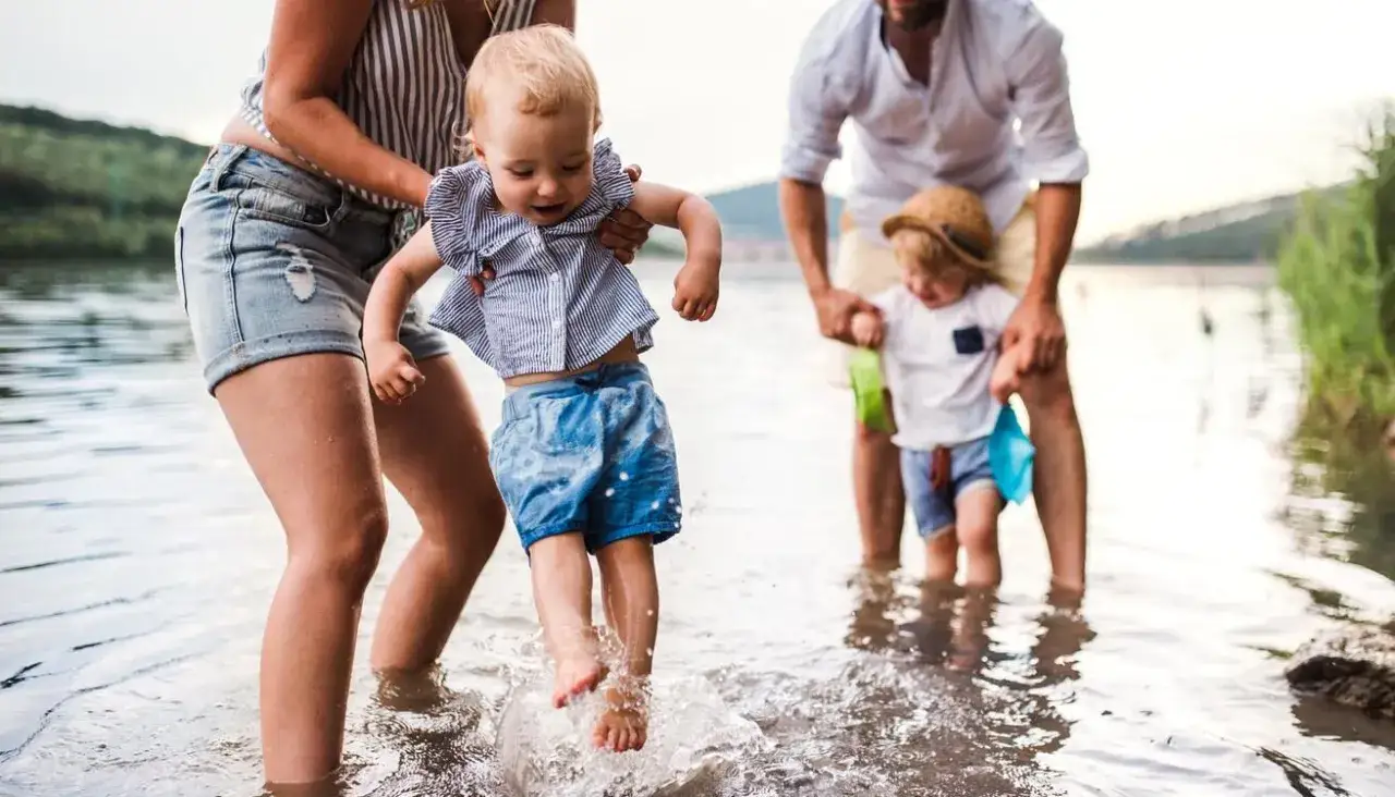Zdjęcie Co zabrać na wakacje z 2 letnim dzieckiem, aby uniknąć stresu?