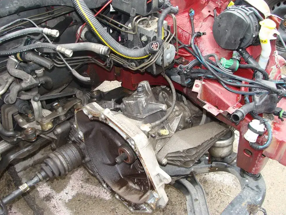 Zdjęcie Ile kosztuje wymiana sprzęgła Opel Vectra B? Ceny i koszty serwisu 2025