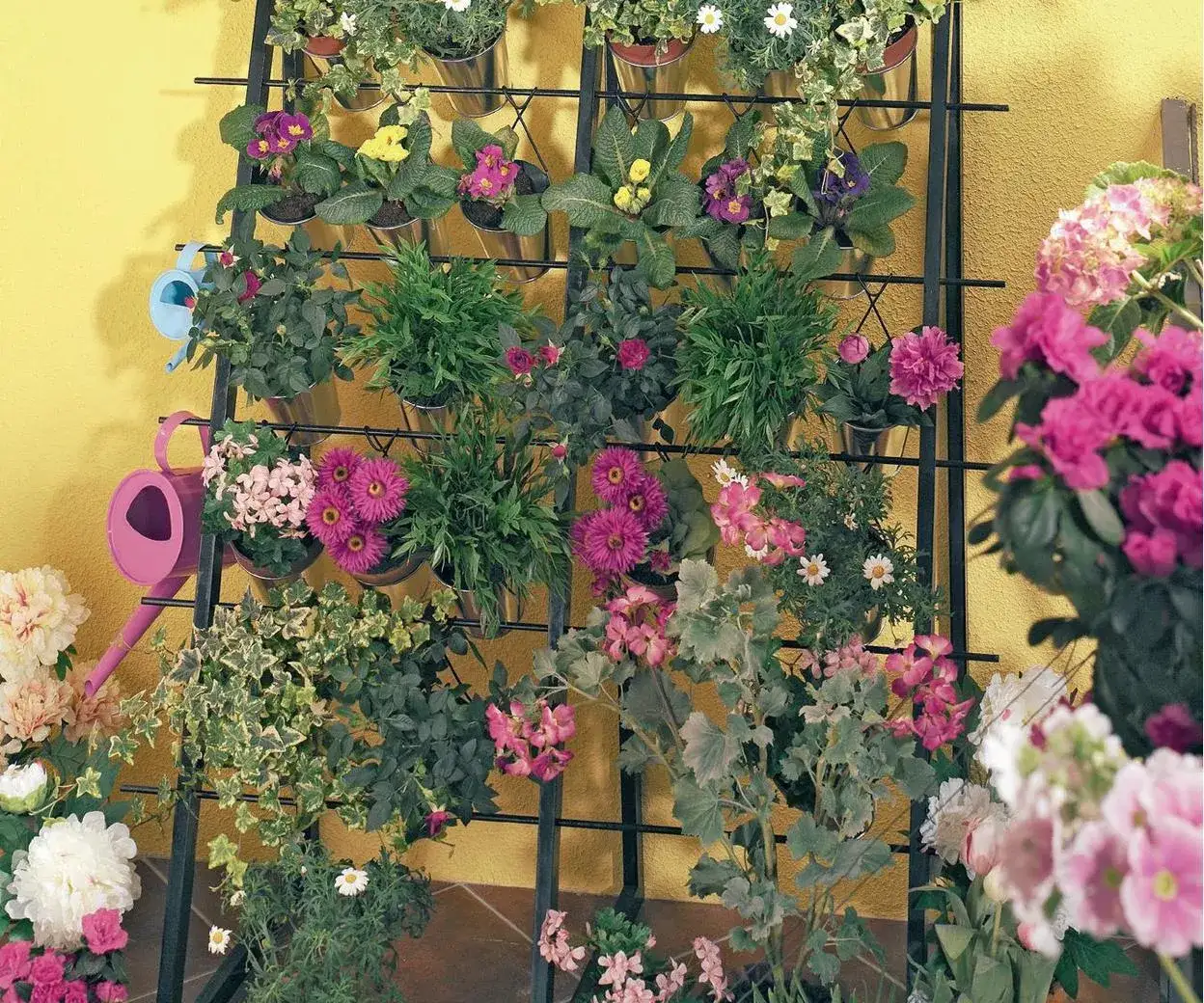 Zdjęcie Jak zrobić kwietnik stojący - proste kroki i materiały do wykorzystania