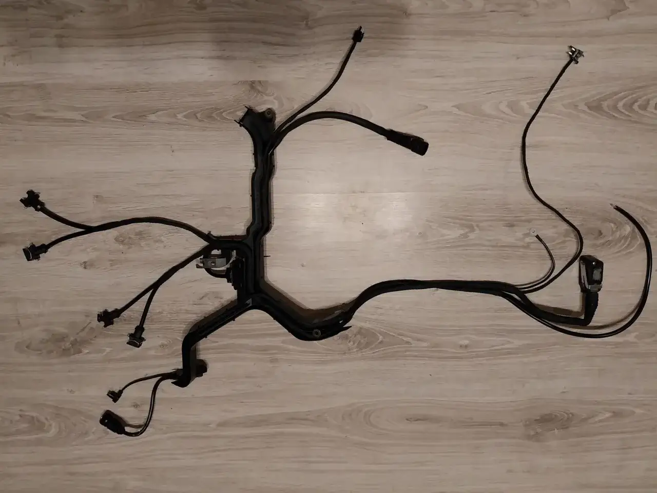 Zdjęcie Problemy z wiązką elektryczną silnika W124 – jak je naprawić?