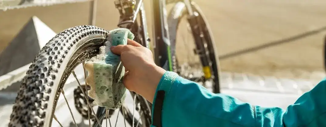 Zdjęcie Jak wyczyścić rower w 10 minut - szybkie i skuteczne metody