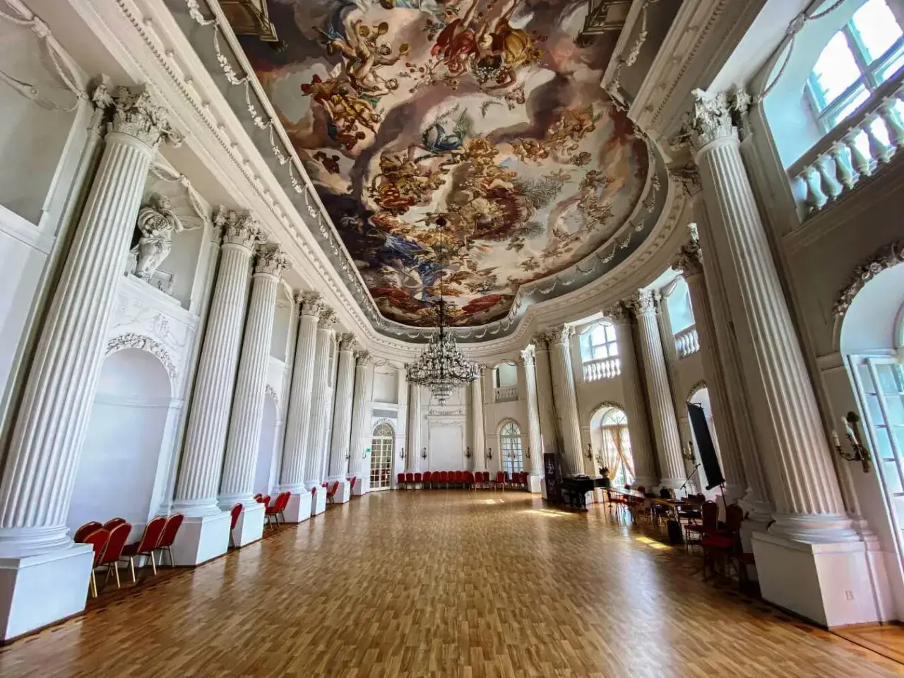 Zdjęcie Zamek królewski w Rydzynie: historia, architektura i atrakcje turystyczne