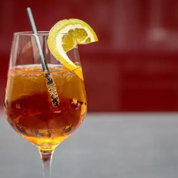 Zdjęcie Najlepszy przepis na orzeźwiający drink z Aperolem na lato