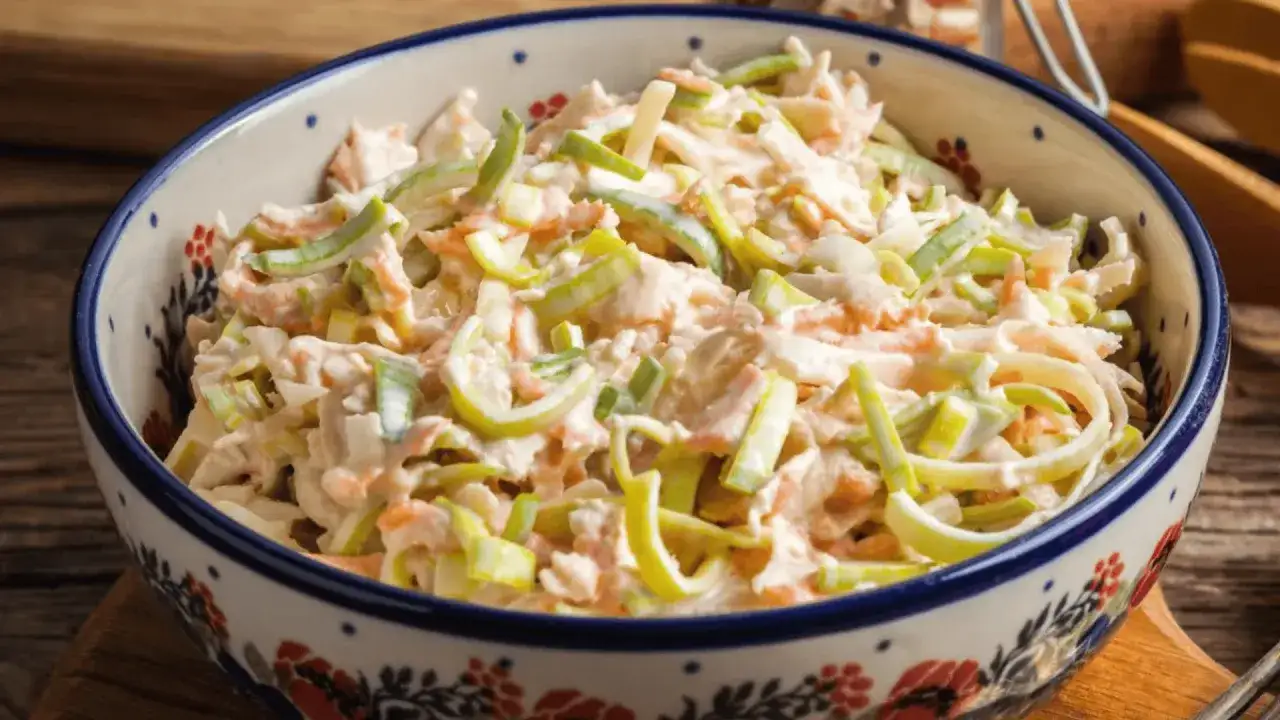 Zdjęcie Czym się różni sałatka od surówki? Kluczowe różnice i zastosowanie