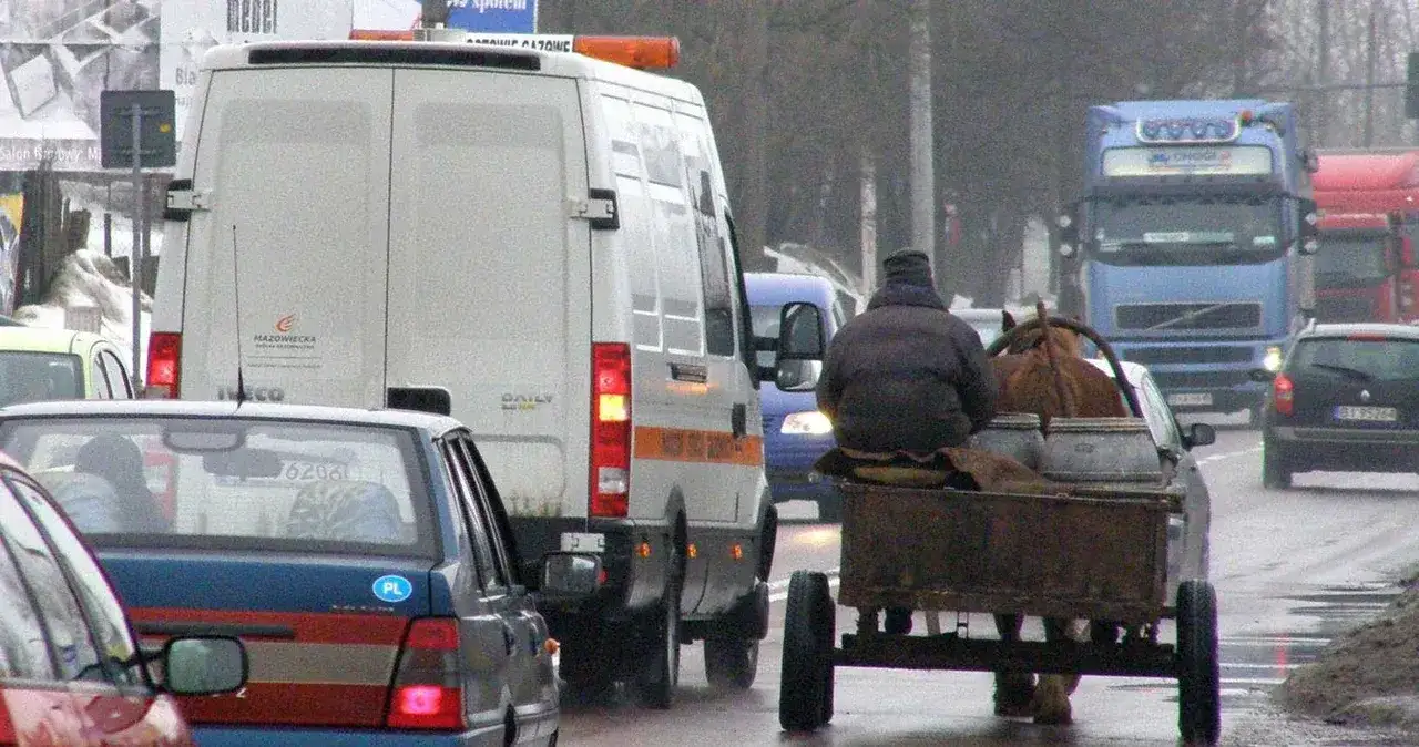 Zdjęcie Czy ciągnik rolniczy jest pojazdem wolnobieżnym? Sprawdź przepisy!