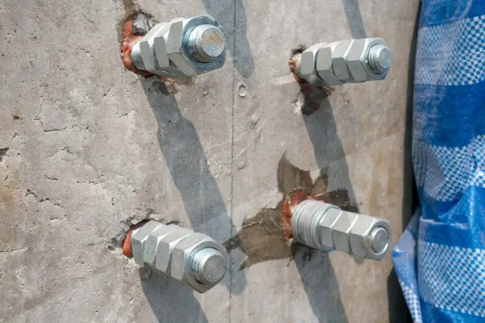 Zdjęcie Zastosowanie kotwy chemicznej: 8 kluczowych aspektów w budownictwie