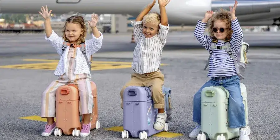Zdjęcie Walizka na której można jeździć – idealne rozwiązanie dla podróżujących z dziećmi