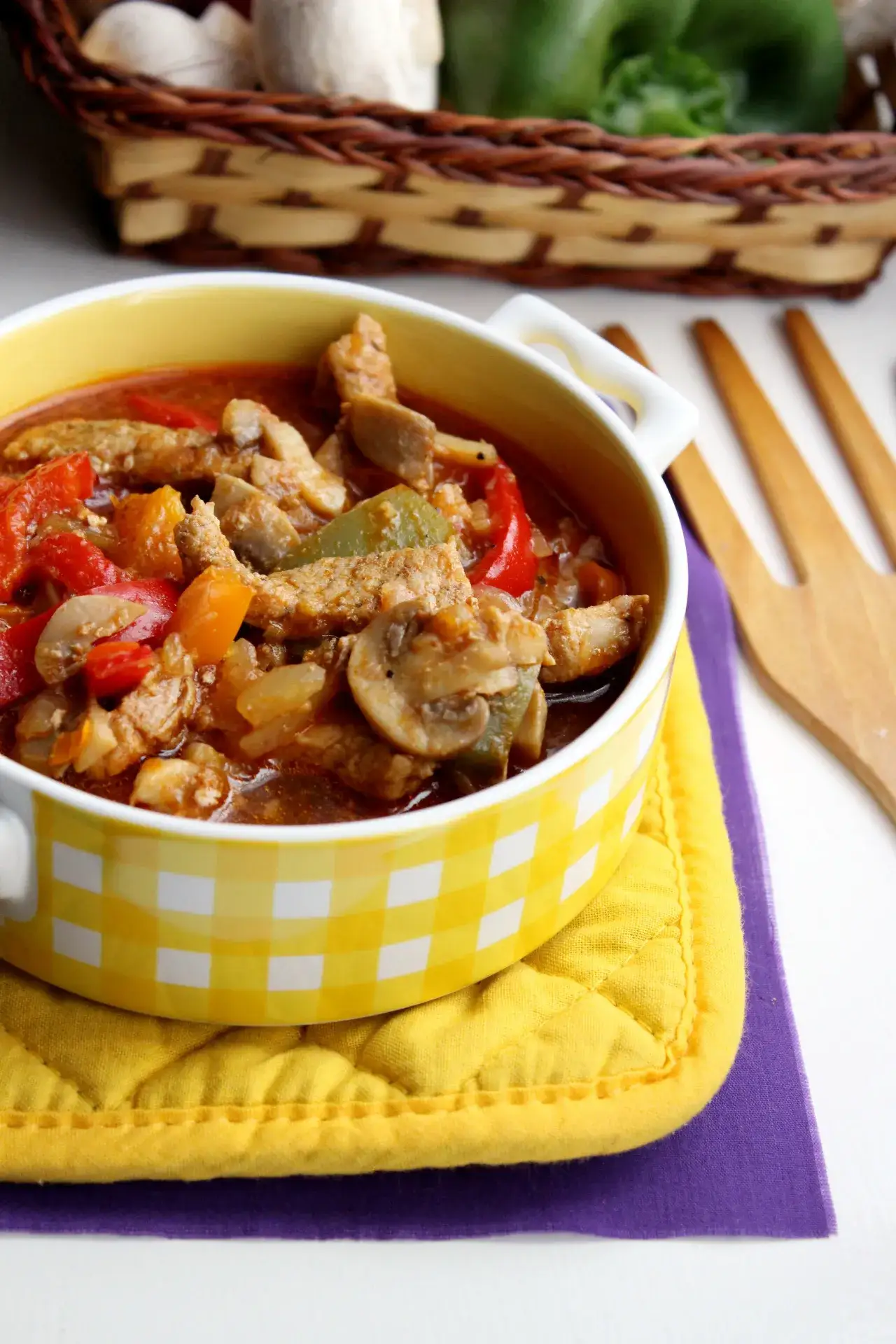 Zdjęcie Zupa strogonow z wieprzowiny – prosty przepis na pyszne danie jednogarnkowe