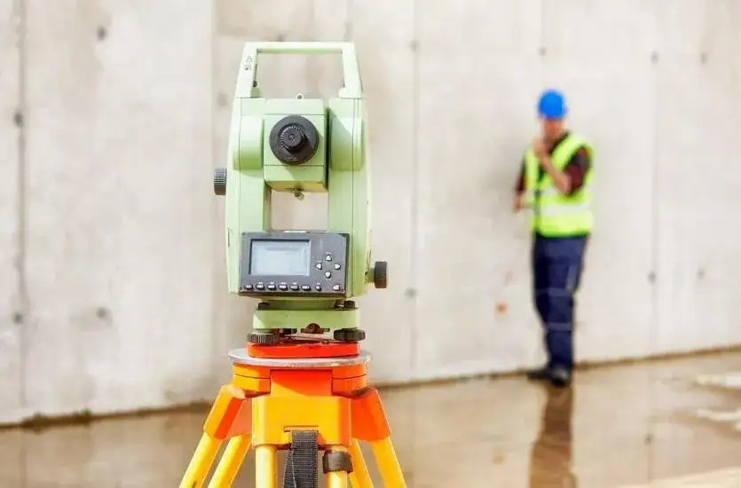 Zdjęcie Co robi geodeta przy budowie domu? Kluczowe zadania i znaczenie