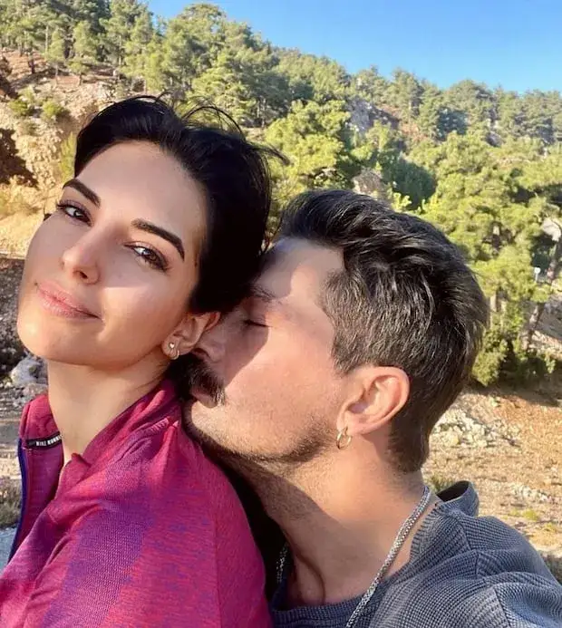 Zdjęcie Onur Tuna czy ma żonę? Poznaj prawdę o życiu prywatnym aktora