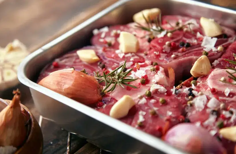 Zdjęcie Jakie przyprawy do peklowania mięsa - uniknij najczęstszych błędów