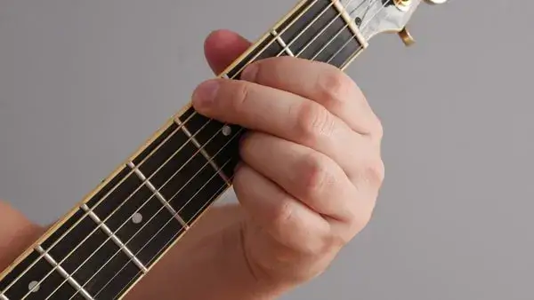 Zdjęcie Jak łatwo zagrać chwyt D-dur na gitarze - podstawy i warianty