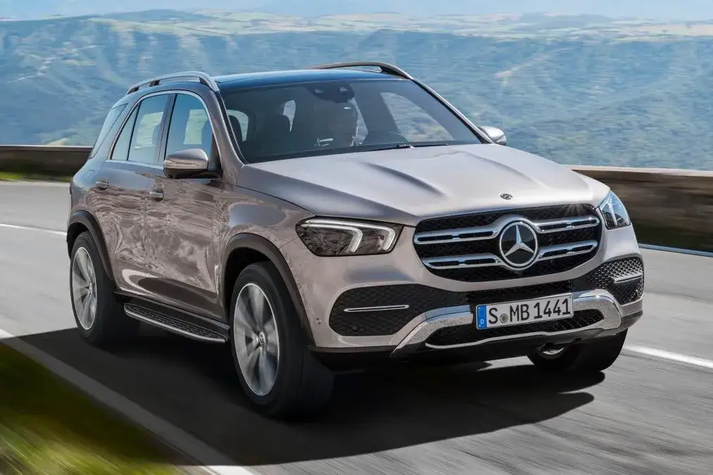 Zdjęcie Mercedes GLE 400 d - pełne specyfikacje, cechy i porównania modeli