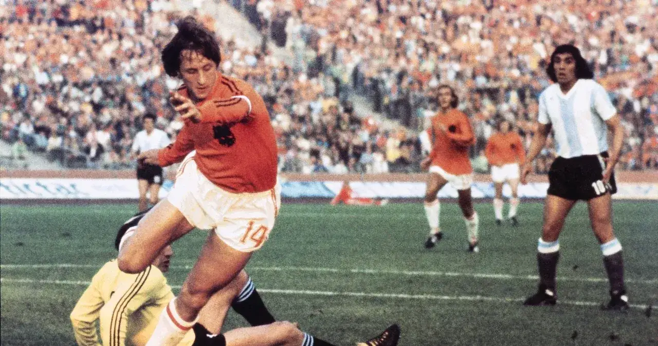 Zdjęcie Johan Cruyff: Życie Prywatne i Kariera Legendarnego Piłkarza