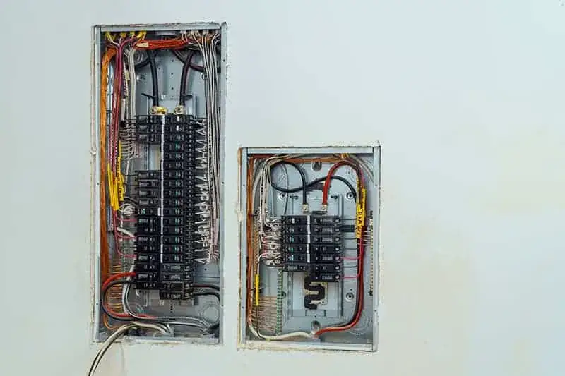 Zdjęcie Ile kosztuje skrzynka elektryczna na zewnątrz? Ceny i porady zakupowe
