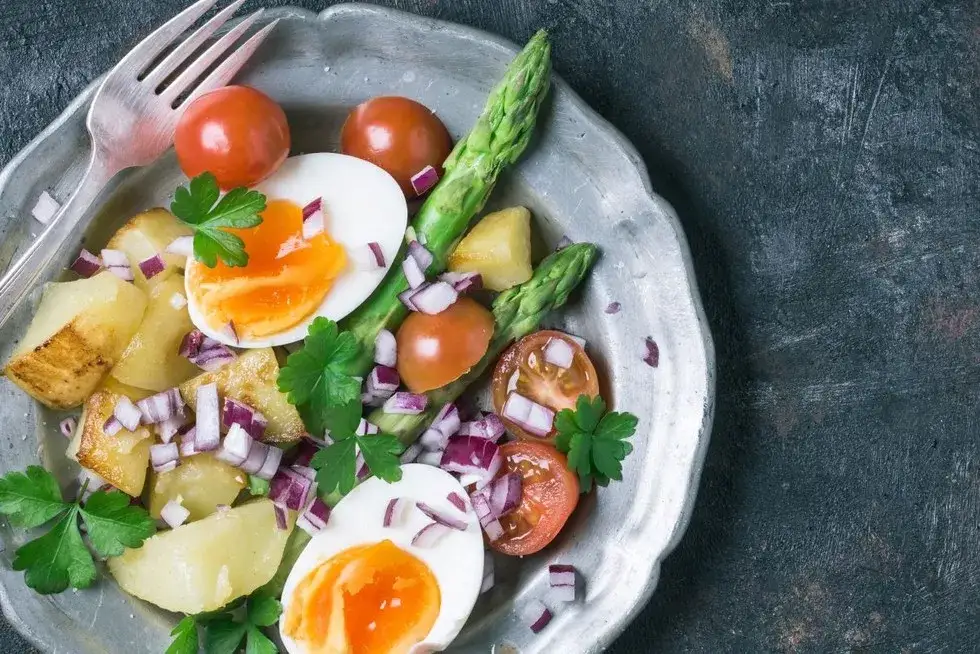 Zdjęcie Najlepsze sałatki na Wielkanoc – tradycyjne i nowoczesne przepisy