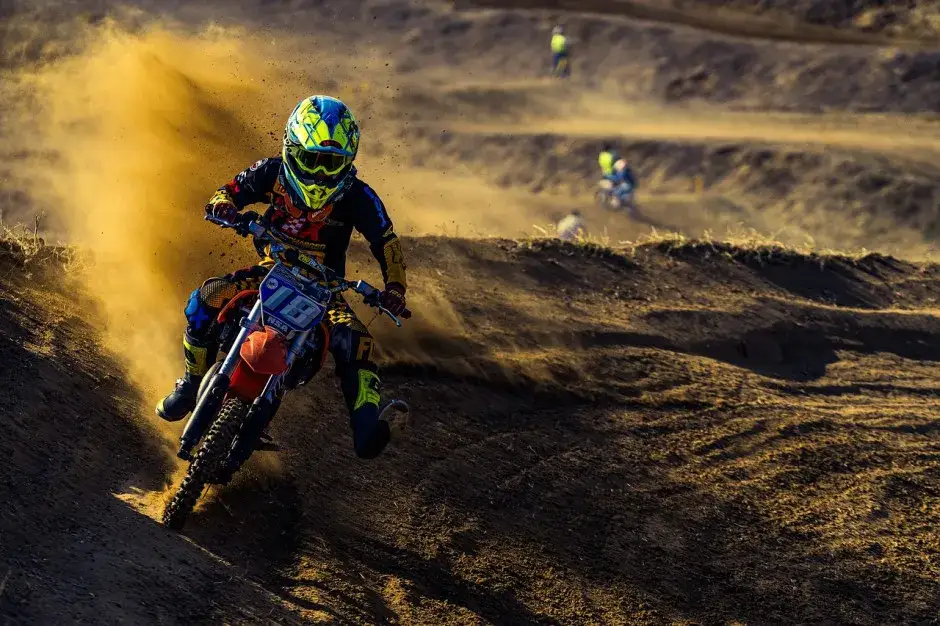 Zdjęcie Enduro co to znaczy? Poznaj fascynujący świat sportów motocyklowych