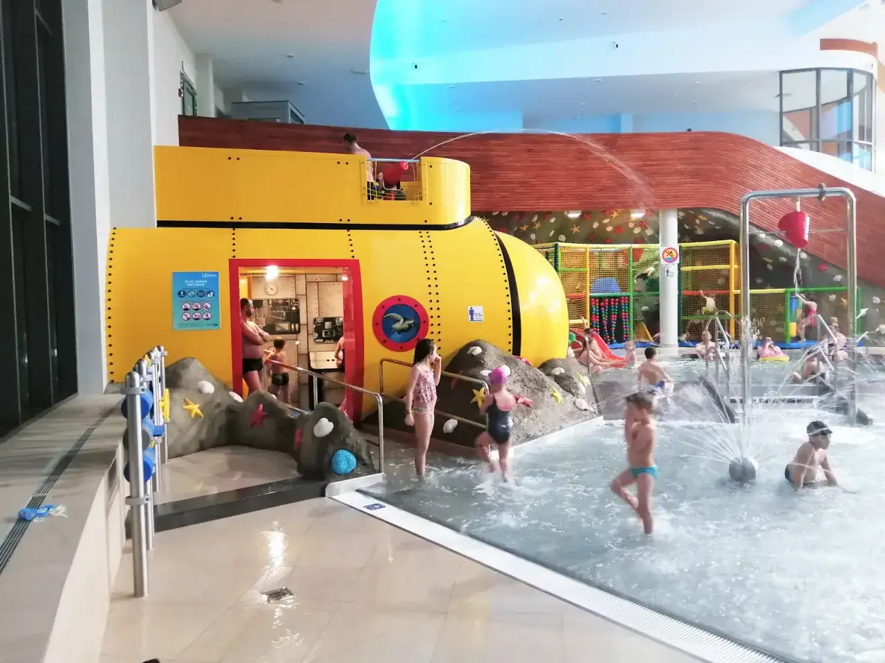 Zdjęcie Gdzie na basen z niemowlakiem Śląsk? Najlepsze miejsca na wspólne pływanie