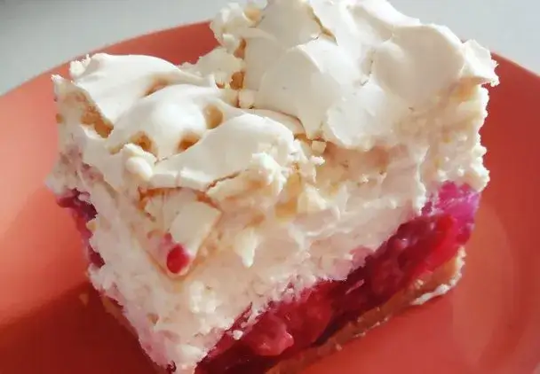 Zdjęcie Jak zrobić bezę do malinowej chmurki, by uniknąć pęknięć i błędów