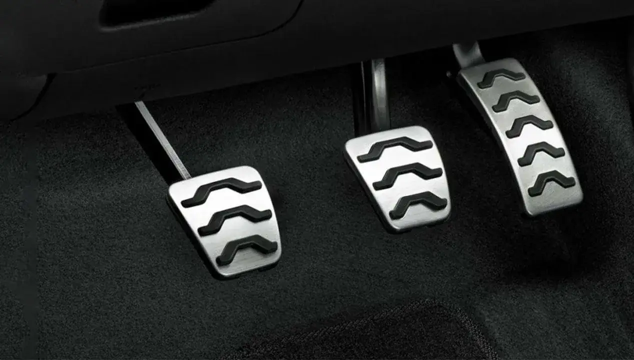 Zdjęcie ¿Te suena el embrague al pisarlo? Causas y soluciones comunes