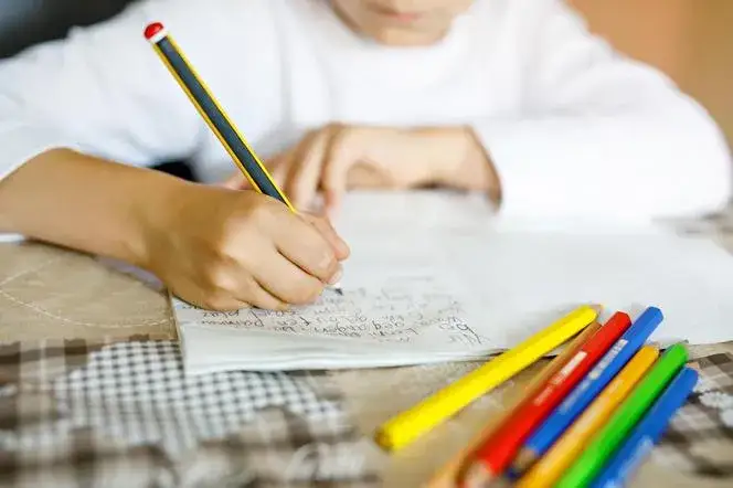 Zdjęcie Charakterystyka porównawcza krok po kroku: Mistrzowskie techniki pisania bez stresu