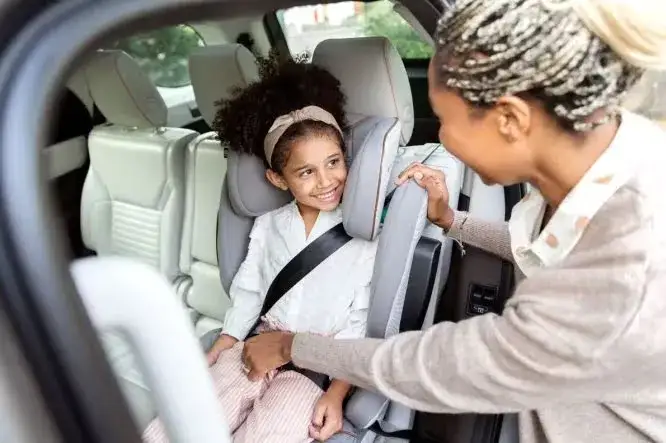 Zdjęcie Od kiedy dziecko może jeździć z przodu i jak zapewnić mu bezpieczeństwo