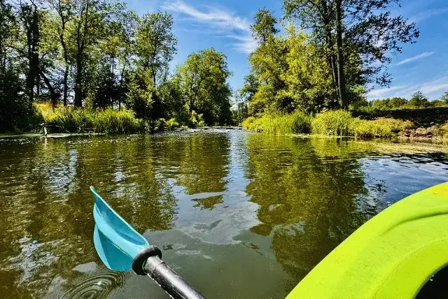 Zdjęcie Gdzie na kajaki w Polsce? Odkryj najlepsze trasy i miejsca do pływania