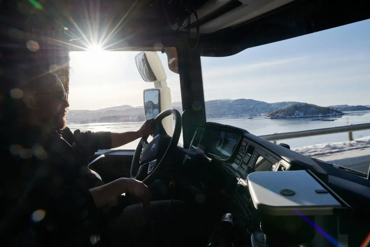 Zdjęcie Ile zarabia kierowca tira w Szwecji? Zaskakujące fakty i zarobki