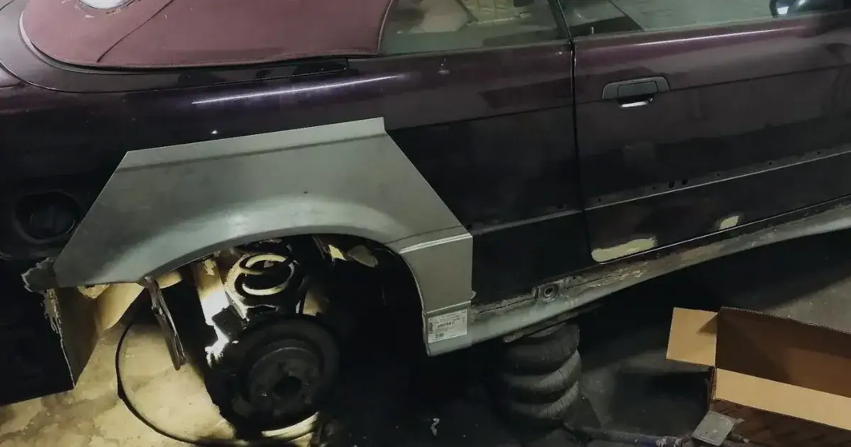 Zdjęcie Jaką blachę do naprawy karoserii wybrać, aby uniknąć problemów?