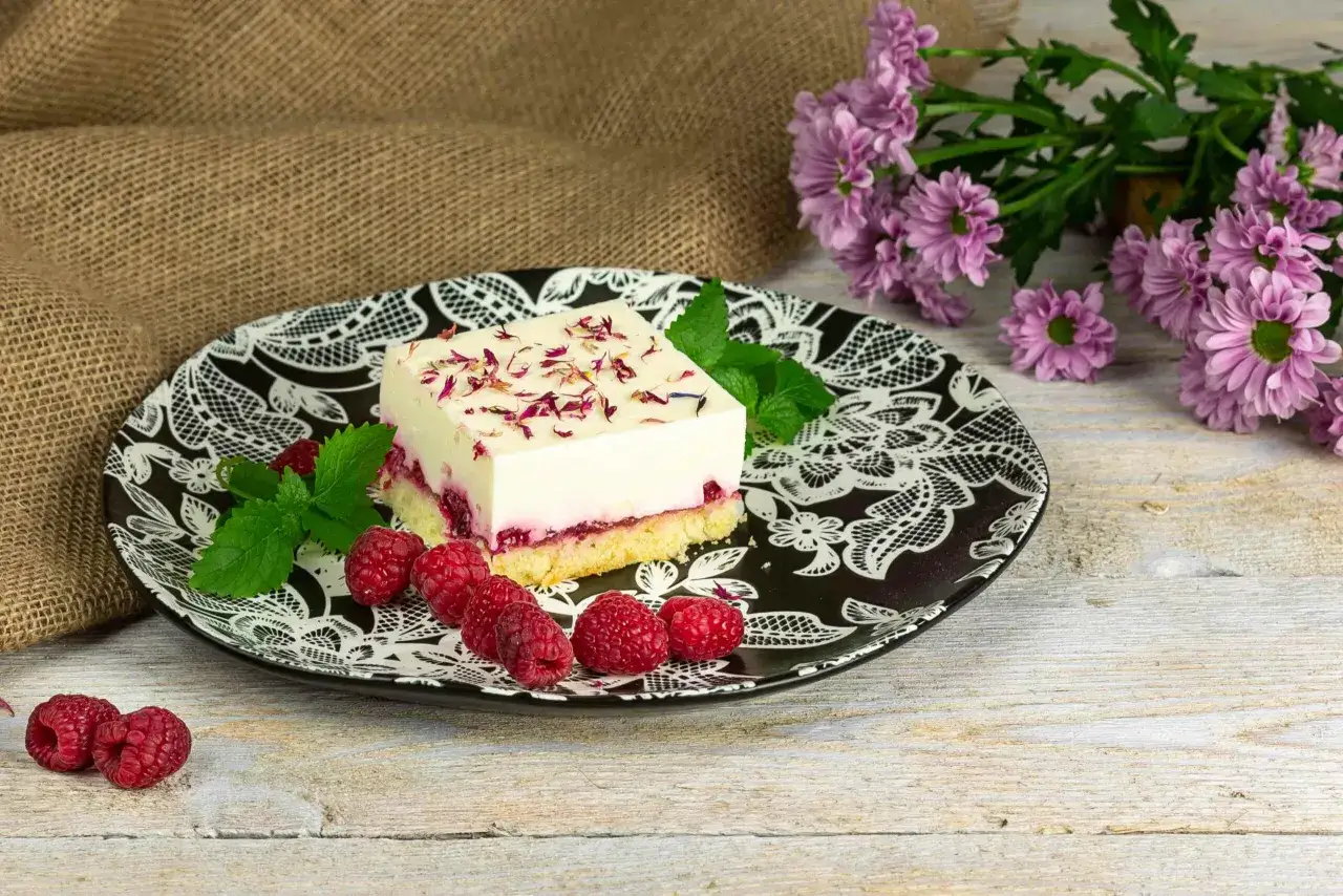 Zdjęcie Ile kg ciasta na wesele 100 osób? Sprawdź, ile naprawdę potrzebujesz