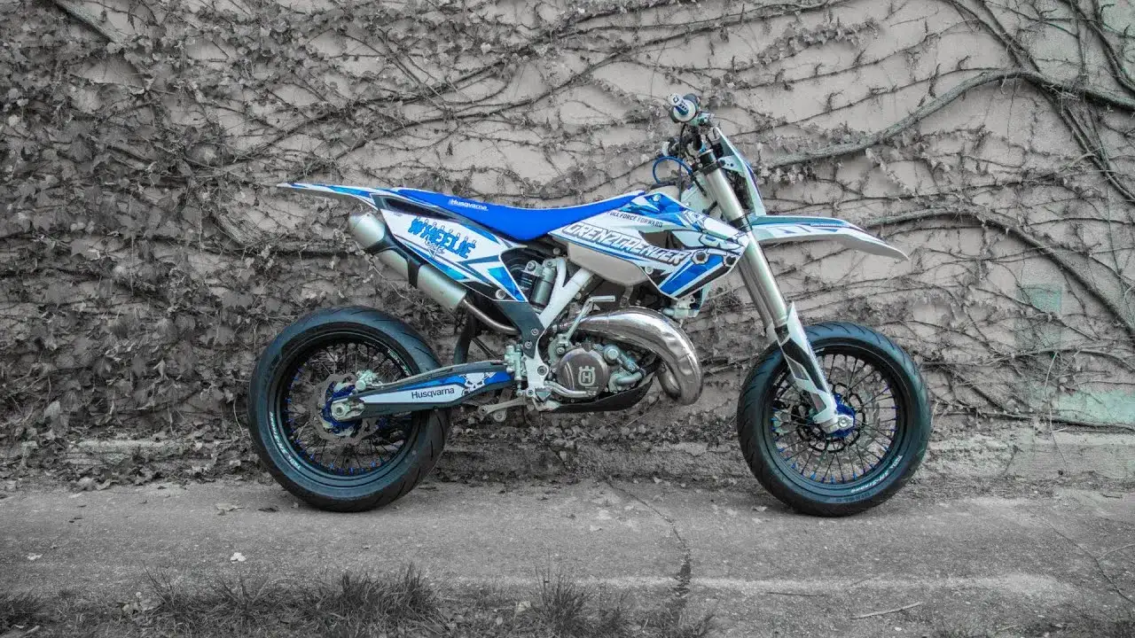 Zdjęcie Husqvarna TE 125 supermoto - czy to dobry wybór na asfalt?