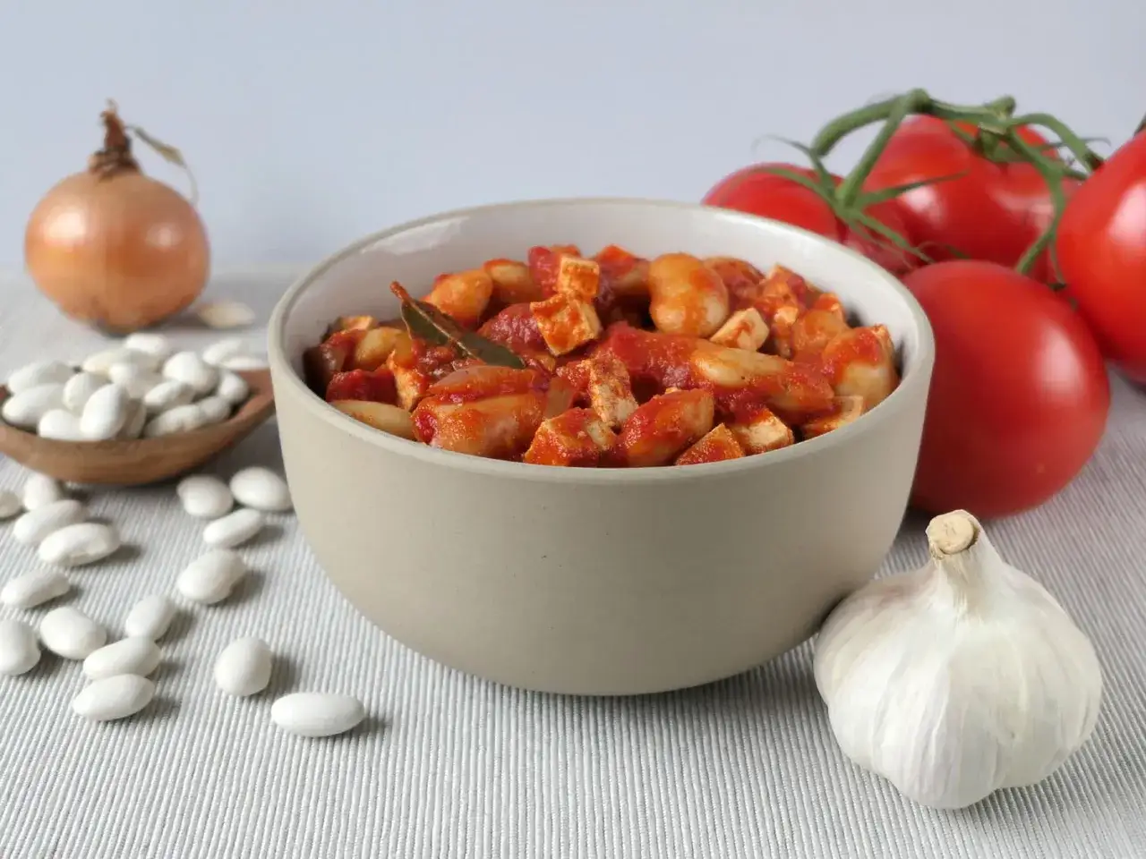 Zdjęcie Najlepsza fasolka po bretońsku wege z tofu: przepis, który zaskakuje smakiem