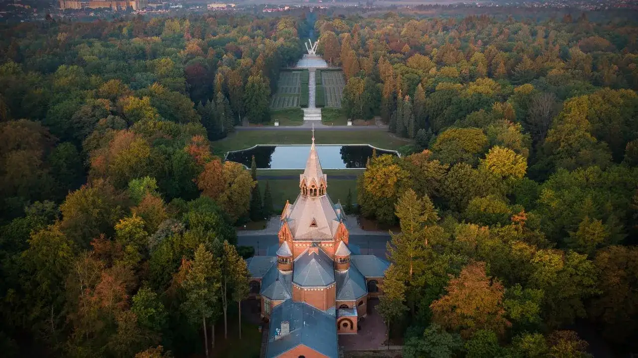 Zdjęcie Ile jest cmentarzy w Warszawie? Odkryj ich znaczenie i historię