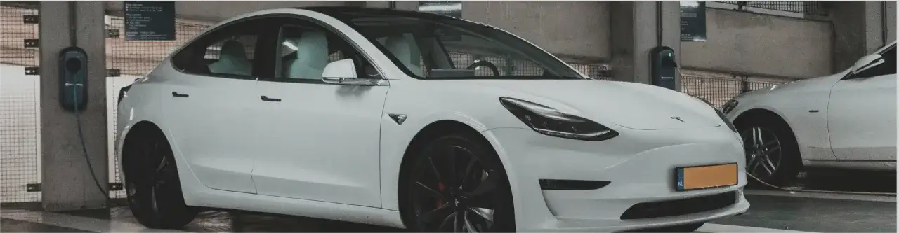 Zdjęcie Ile czasu ładuje się tesla? Sprawdź, co wpływa na czas ładowania