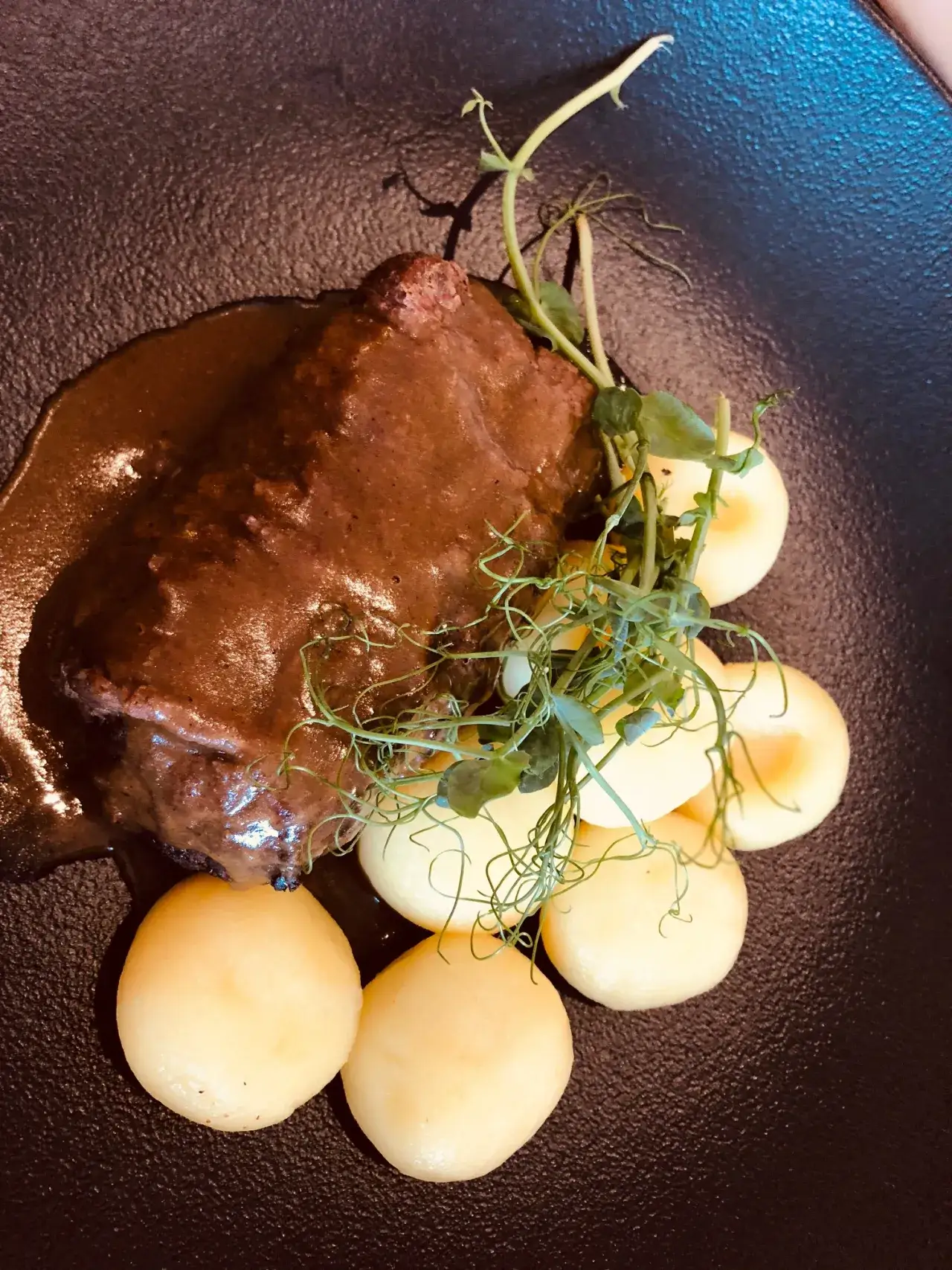 Zdjęcie Gdzie zjeść rolada śląska w Katowicach? Odkryj najlepsze miejsca