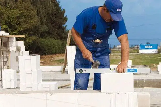 Zdjęcie Jak zrobić zaprawę klejową - proste przepisy i skuteczne porady