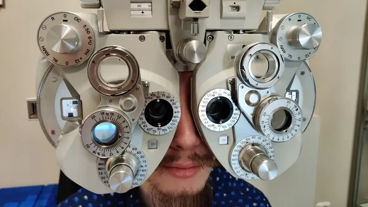 Zdjęcie Zez porażenny objawy – jak je rozpoznać i co oznaczają dla zdrowia