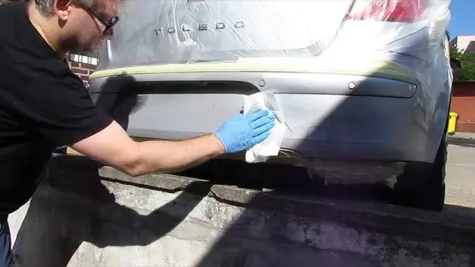 Zdjęcie Jak skutecznie naprawić popękany lakier na zderzaku bez kosztów