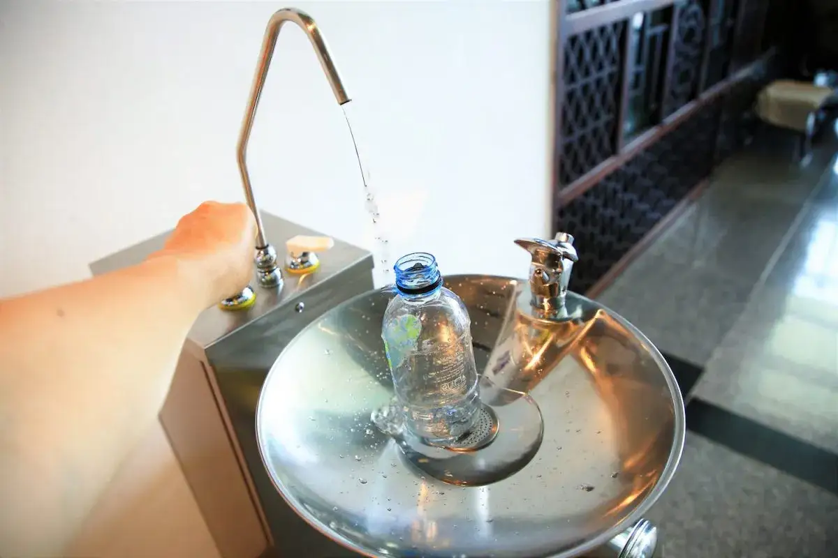 Zdjęcie Czy na lotnisku Modlin jest poidełko? Sprawdź, gdzie się znajduje