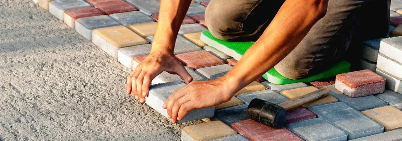 Zdjęcie Jak wykonać taras z kostki brukowej - krok po kroku z użytecznymi wskazówkami