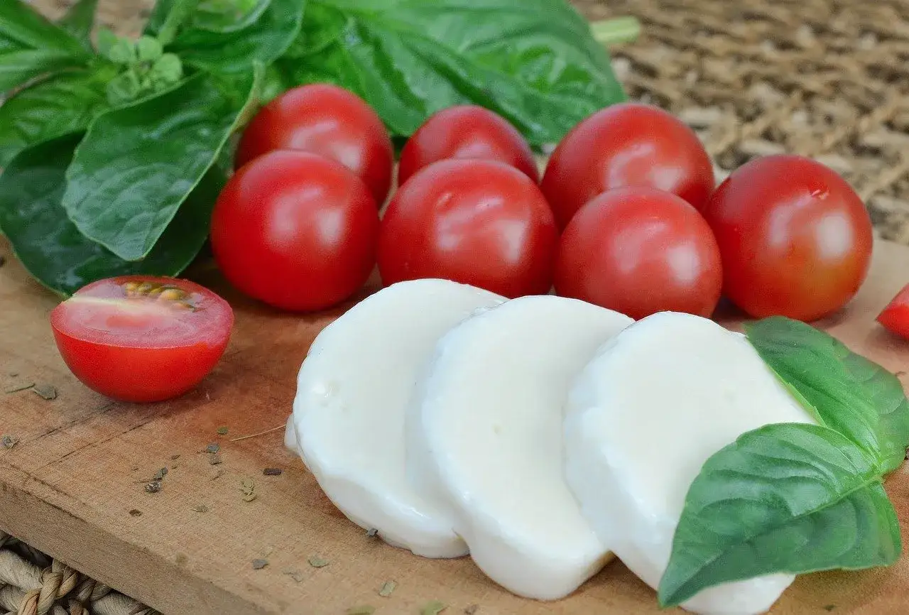 Zdjęcie Mozzarella czy zdrowa? Odkryj jej tajemnice i zagrożenia dla zdrowia